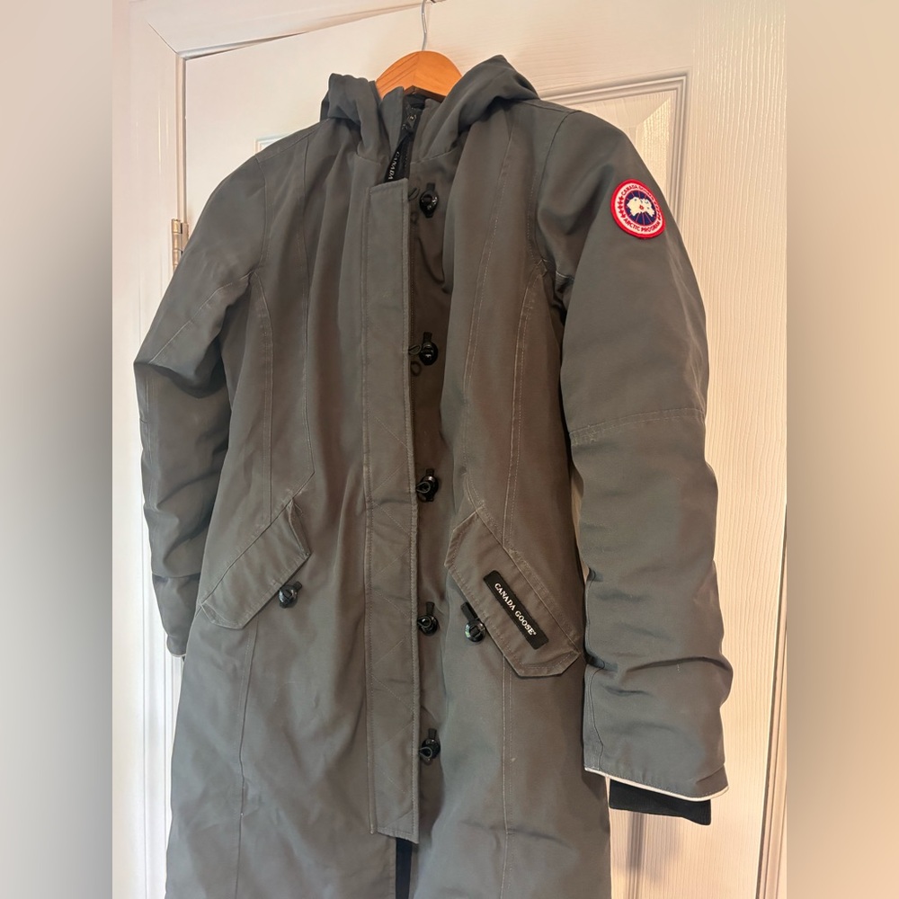 Canada Goose Youth Britannia Parka in dark gray size Large 14-16 - Picture 2 of 11